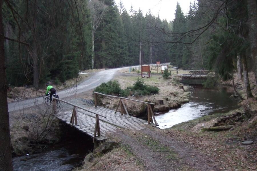 Ognisko coraz bliżej trzeba się spieszyć. A klimaty dookoła piękne.