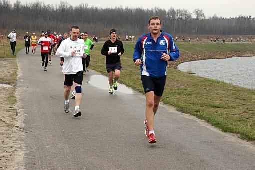 V Półmaraton Dąbrowski - biegnę sobie, pytanie tylko gdzie :) Źródło: dg.pl