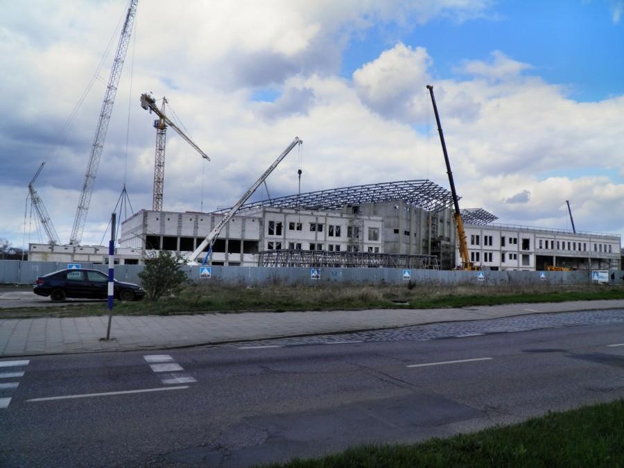 Taki jest stan budowy hali sportowej przy ulicy Szafera w dniu 17 kwietnia 12 r.