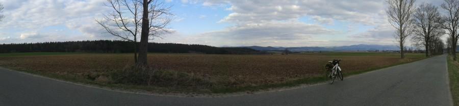 Tereny Nowej Łomnicy o taka se panoramka ale jaśniej czyli dobrze będzie. Wiadomo z Feniksem się nie zaczyna ;).