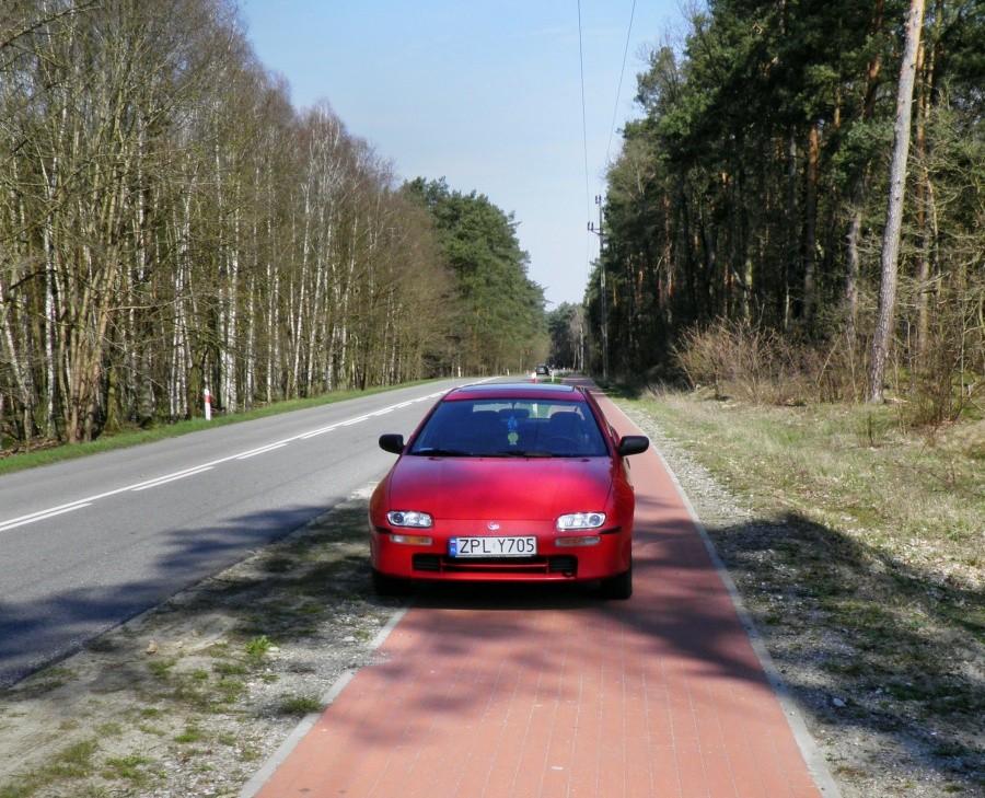 Ścieżka rowerowa Pilchowo - Tanowo a na niej intruz.
