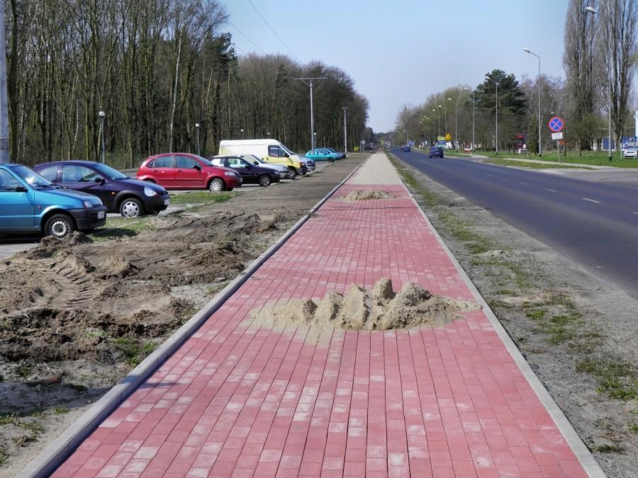 Fragment ściezki rowerowej, odcinek wzdłuż polickiego cmentarza.