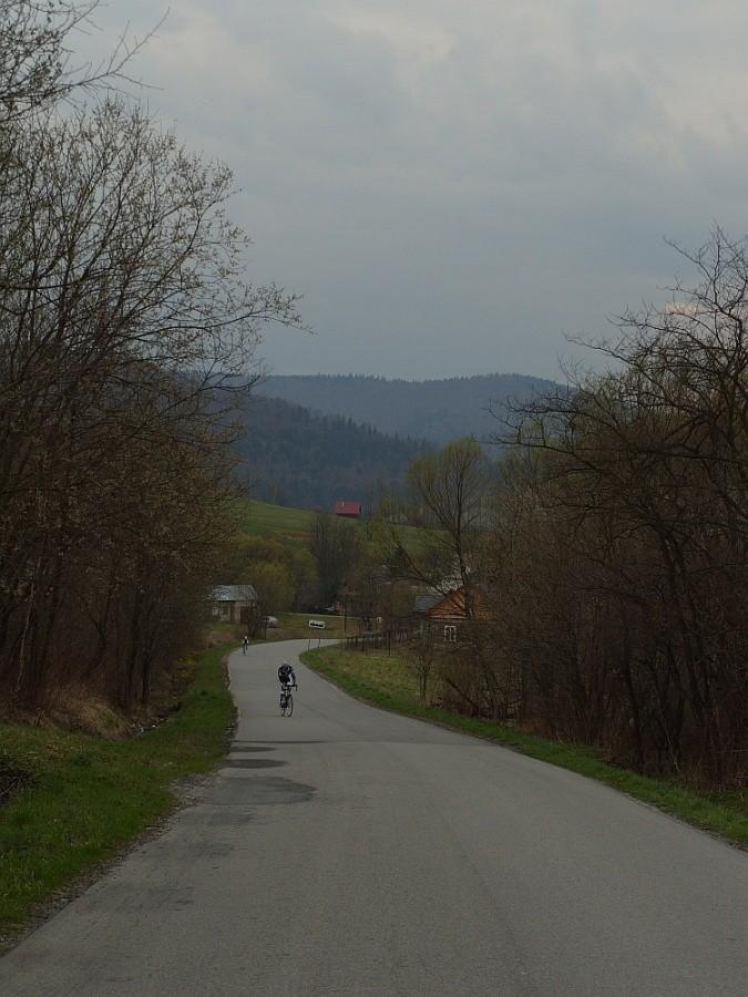 walka z podjazdem z ładnym tłem