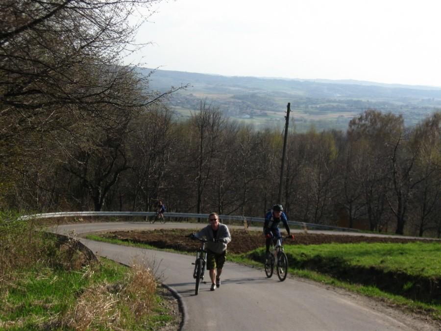 Na podjazdach każdy radził sobie po swojemu.