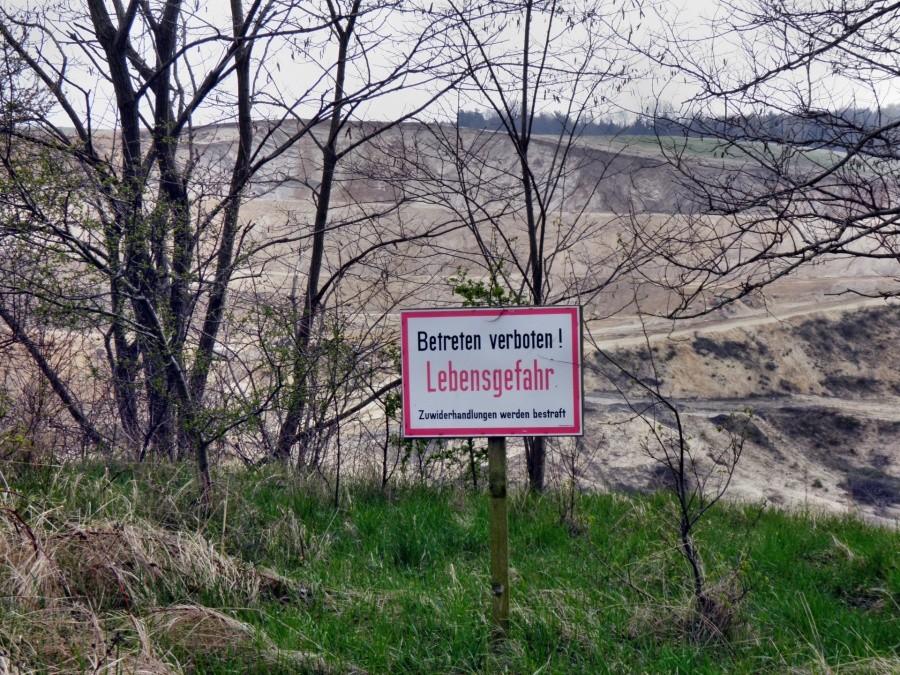 Żwirownia tuż przy granicy - jest ogromna czego zdjęcie nie oddaje.