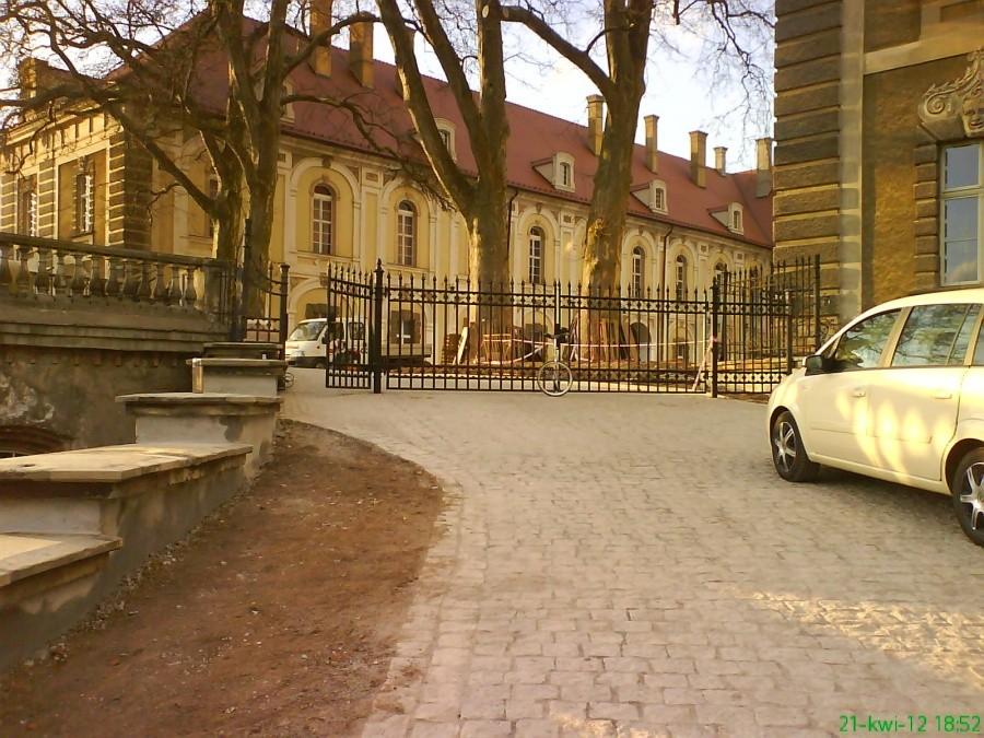 Ambitny podjazd pod Pałac