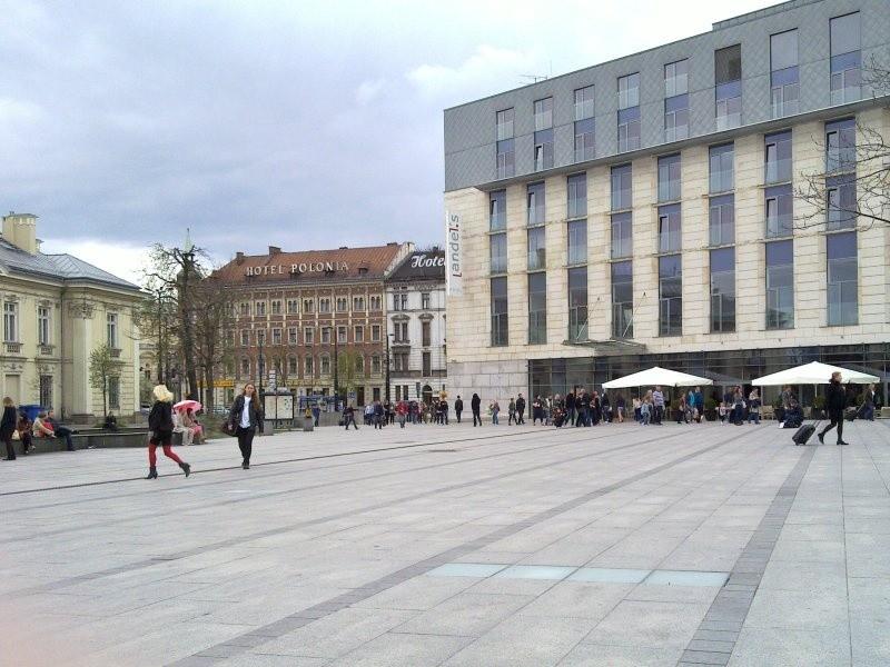 Plac przed dworcem