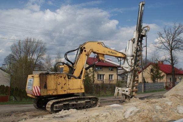 machina na budowie drogi S8