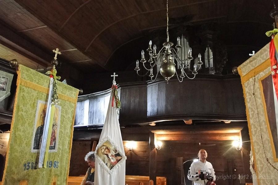wnętrze kościoła w Proślicach