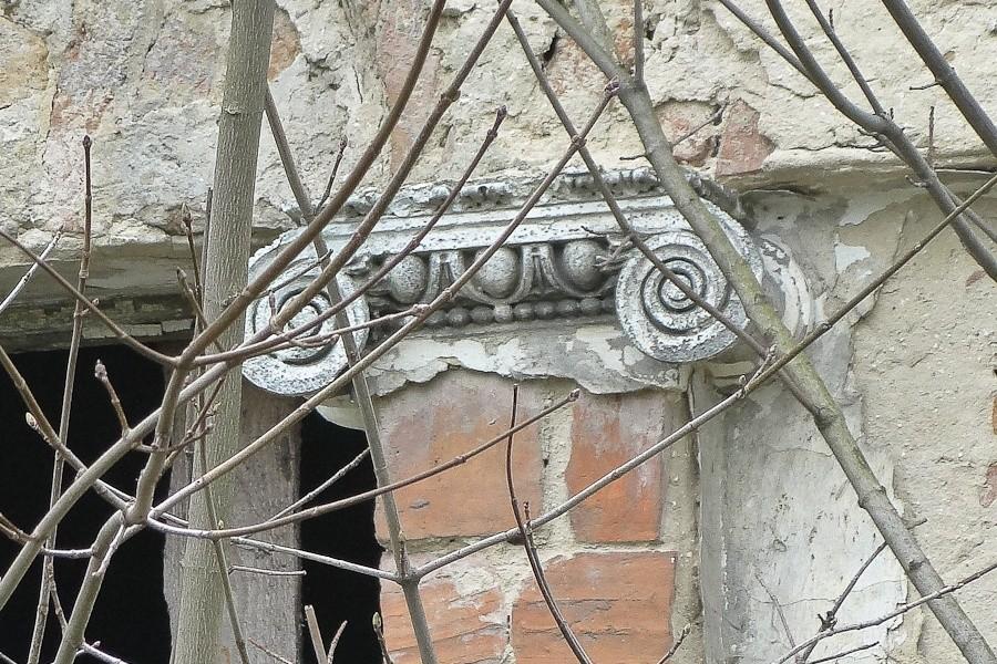 niewiele zostało z pięknych niegdyś detali
