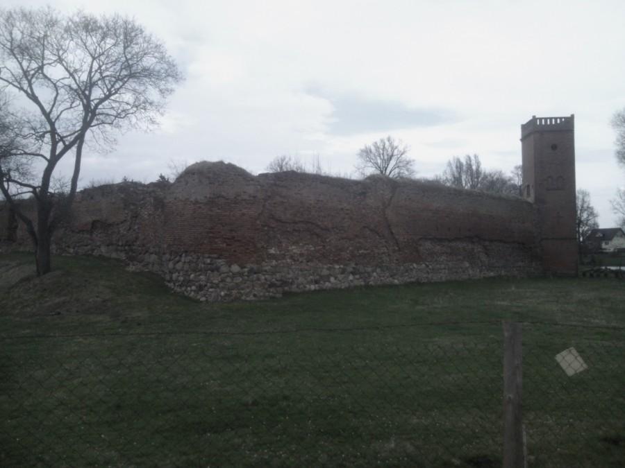 Fragment murów z basztą