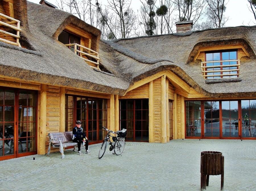 Hotel budowany przy grodzisku.
