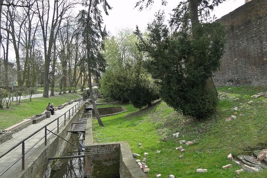 fosa jakaś płytka