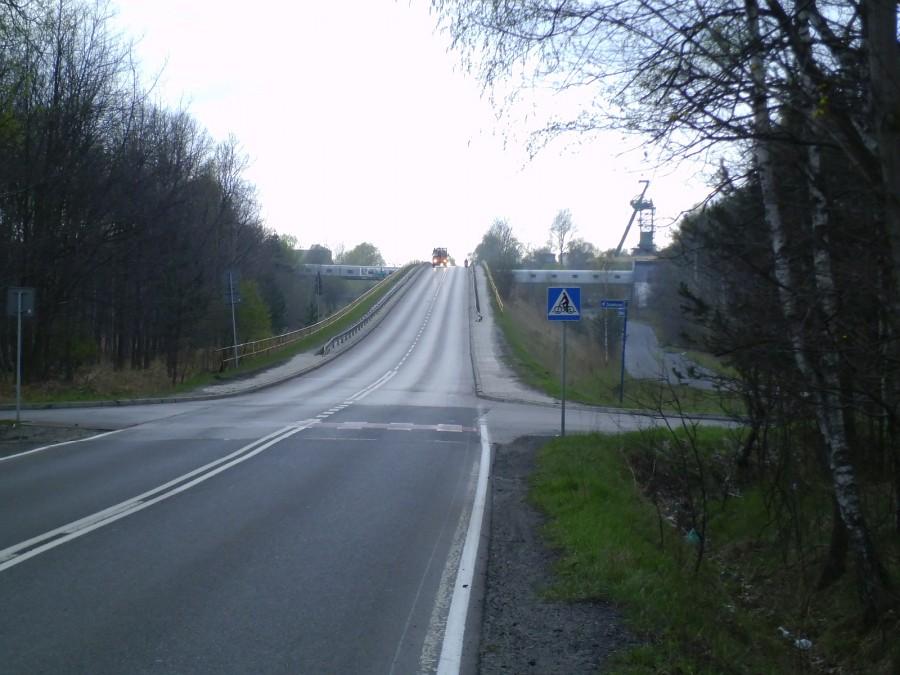 Giszowiec: Podjazd pod wiadukt nad A4 w drodze do pracy