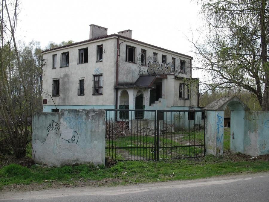 Skolimów - opuszczony dom
