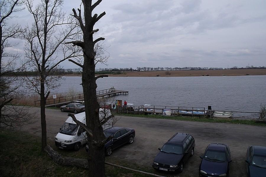 Jeziorko jest urocze, są też rowery wodne