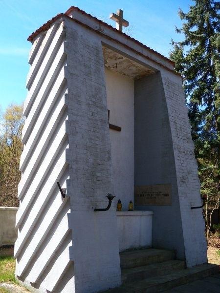 Pomnik na cmentarzu