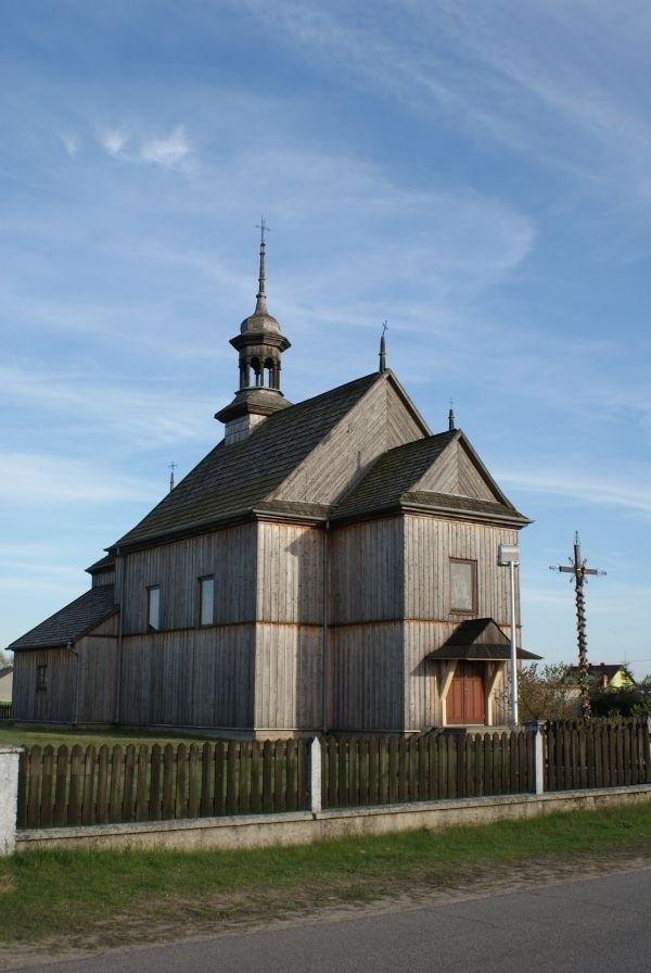 drewniany kościółek w Twardej