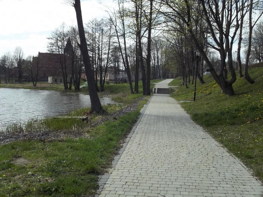 Deptak nad jeziorem w Przywidzu