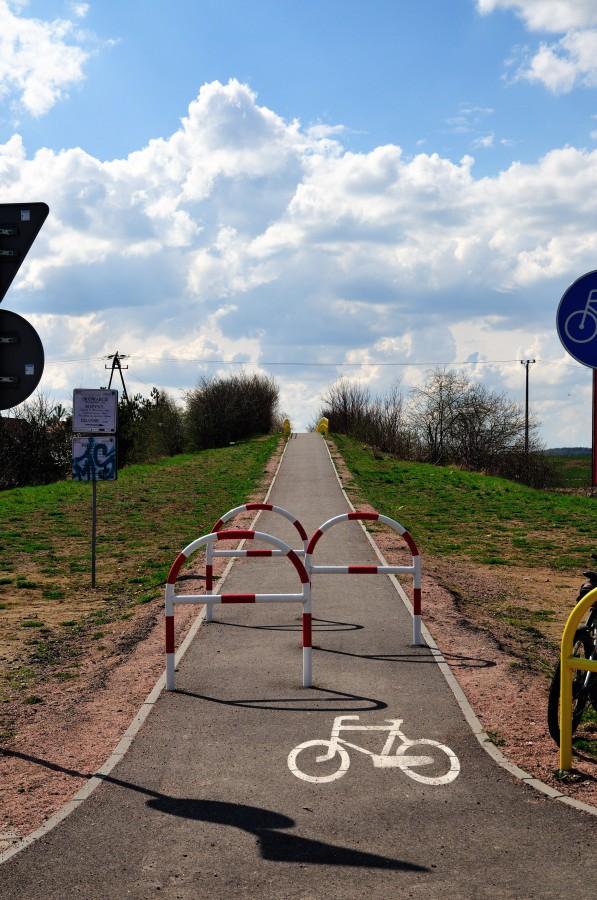 Początek ścieżki rowerowej w Pszczółkach