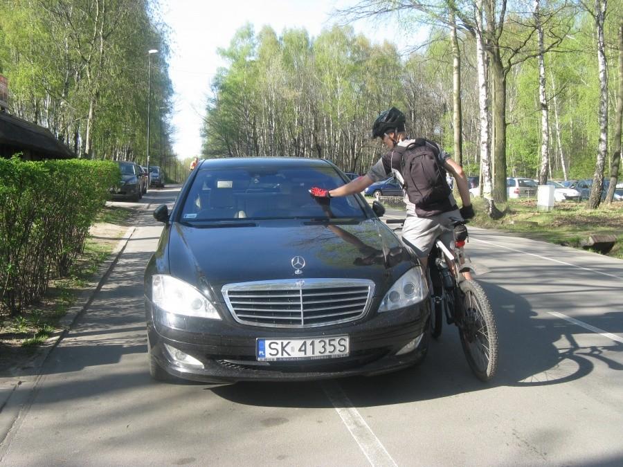 Parkujesz jak k*** dziewiczy KK Tomka :-)