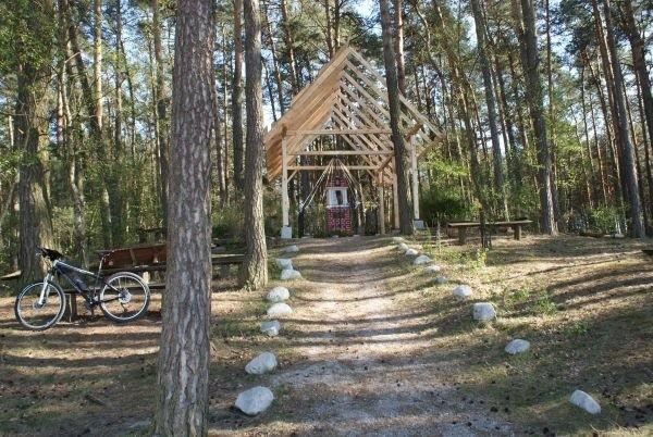w Małeczu, leśny kościół?