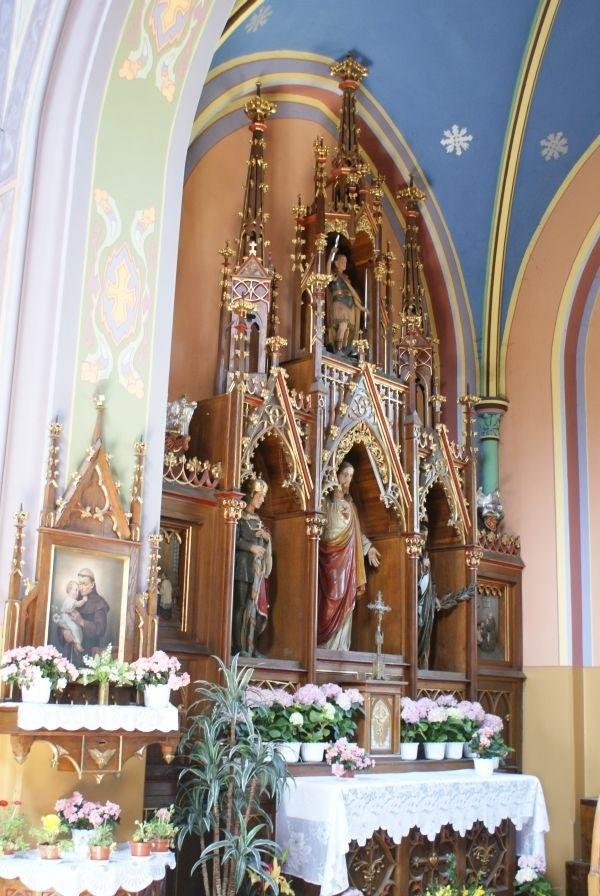 ołtarz boczny