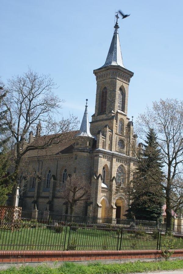 neogotycka parafia pw. św. Apostołów Piotra i Pawła w Dąbrowej nad Czarną