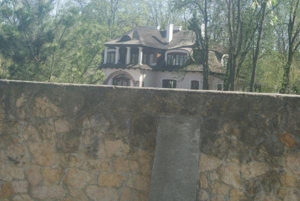 mur za wysoki, pałac w Zajączkowie - własność prywatna