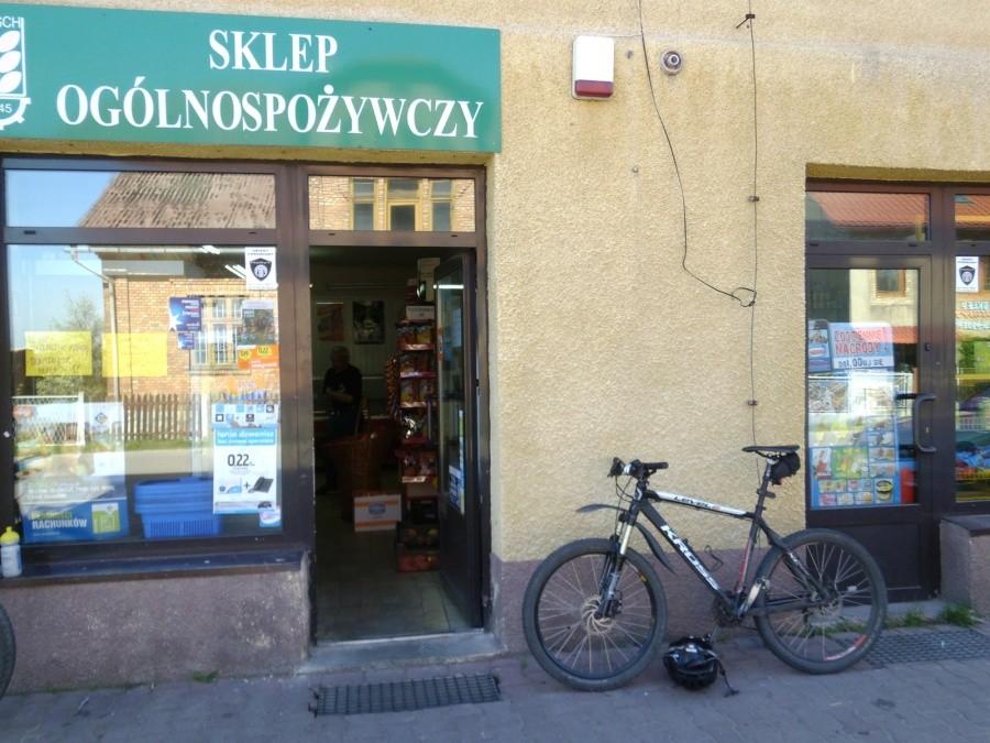 Płoki. Sklep spożywczy.