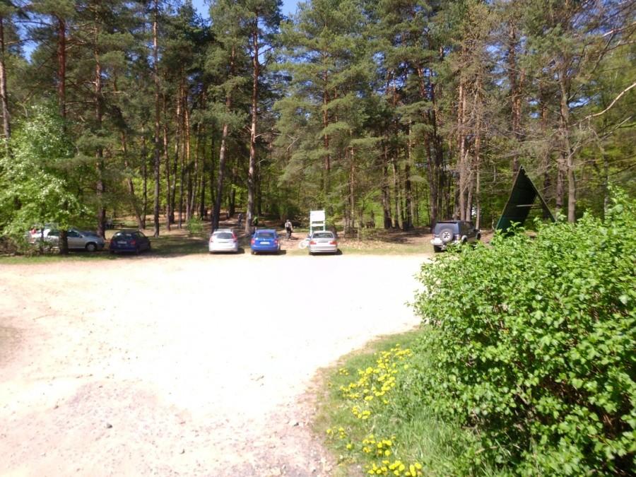 Rudno: Parking u ponduża zamku.