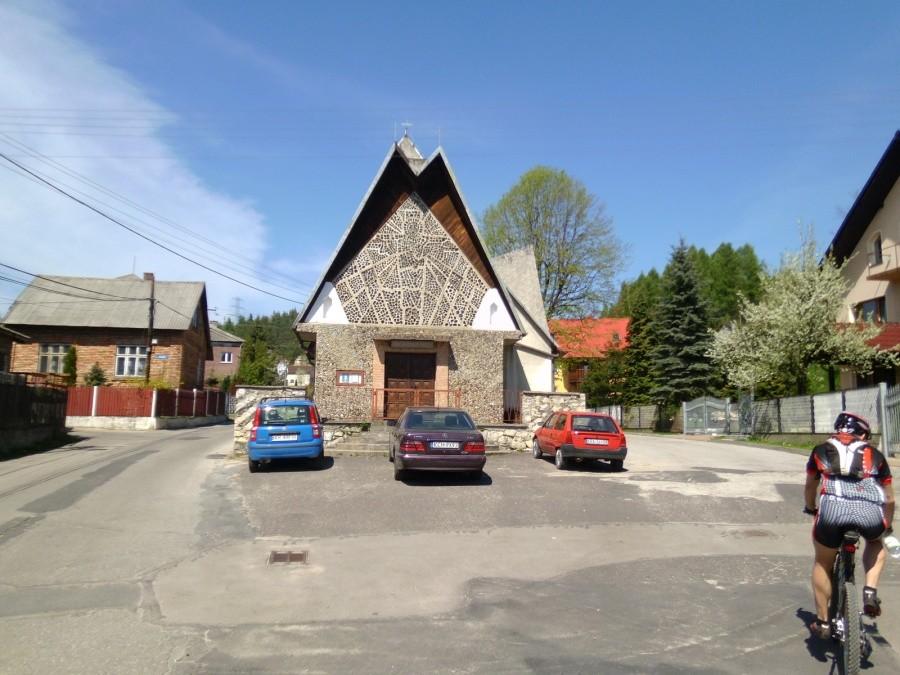 Psary. Przytulny kościółek