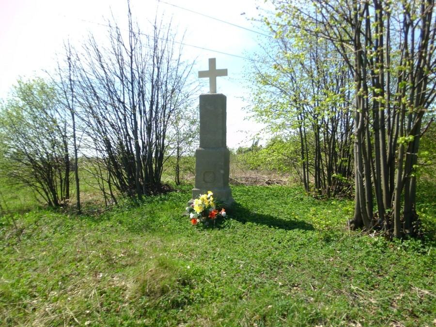 Psary. Na szczycie kapliczka.