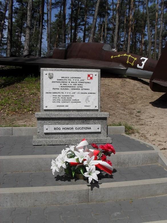 Tablica pamiątkowa przy "Łosiu"