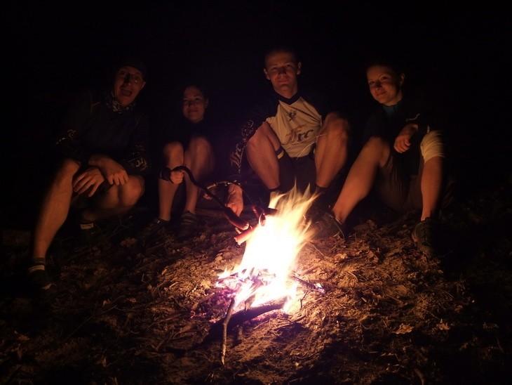 Nocny survival w Grtonikach