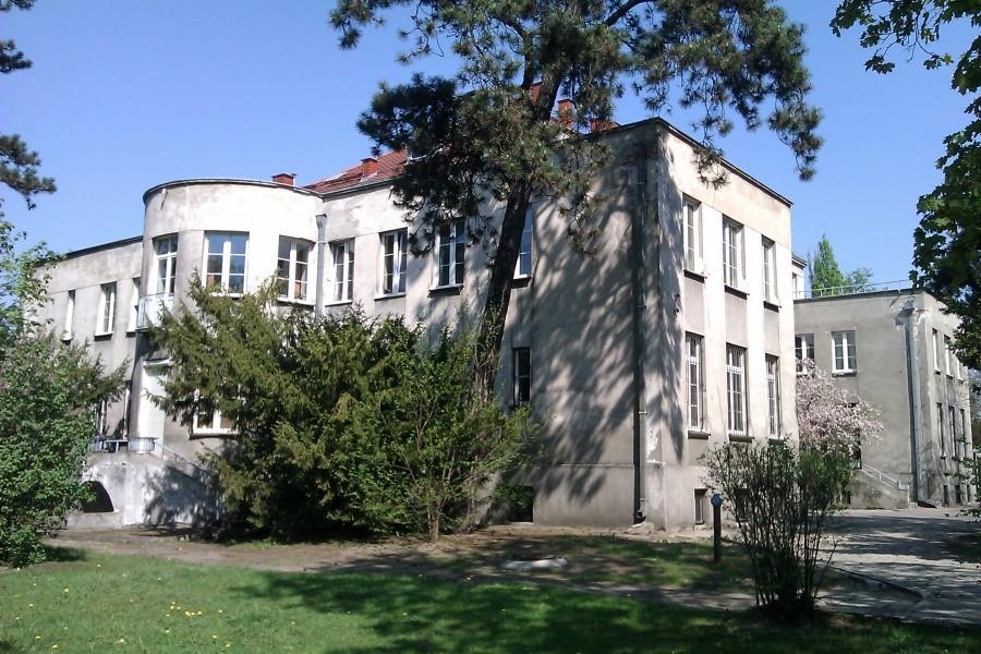 Tworki - budynek dyrekcji szpitala
