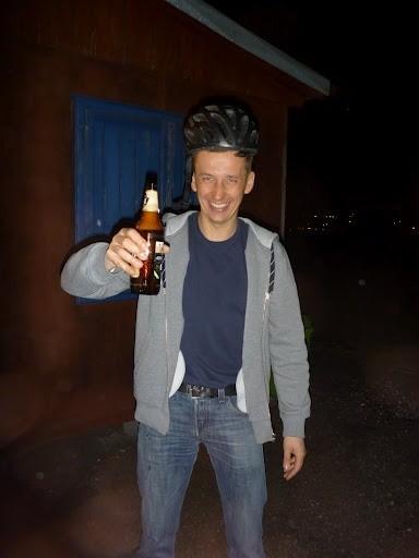 Radek zaczął od sprawdzenia najważniejszego. Od kasku. Na szczęście pasuje.