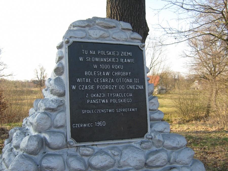 Pamiątkowa tablica, spóźniona 960 lat ;D