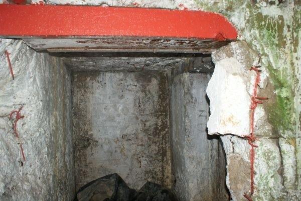 schron w Inowłodzu, na wzgórzu koło kościółka św. Idziego