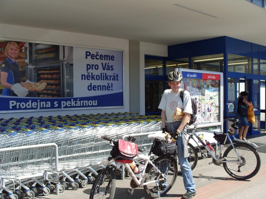 No to i jest Lidl i piwko tylko czemu Ryjek upycha wszystko do mojego kufra;).