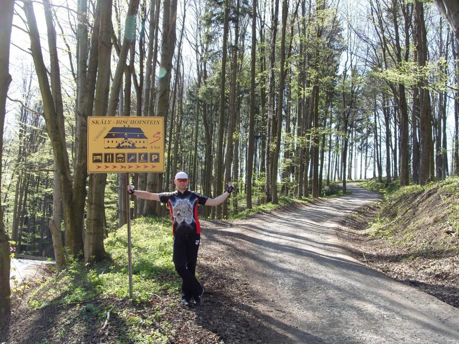 Jeszcze 4km i gorący obiad, po przejechaniu 90km może być. Naje się Ryjek, Feniks no i pitbull.