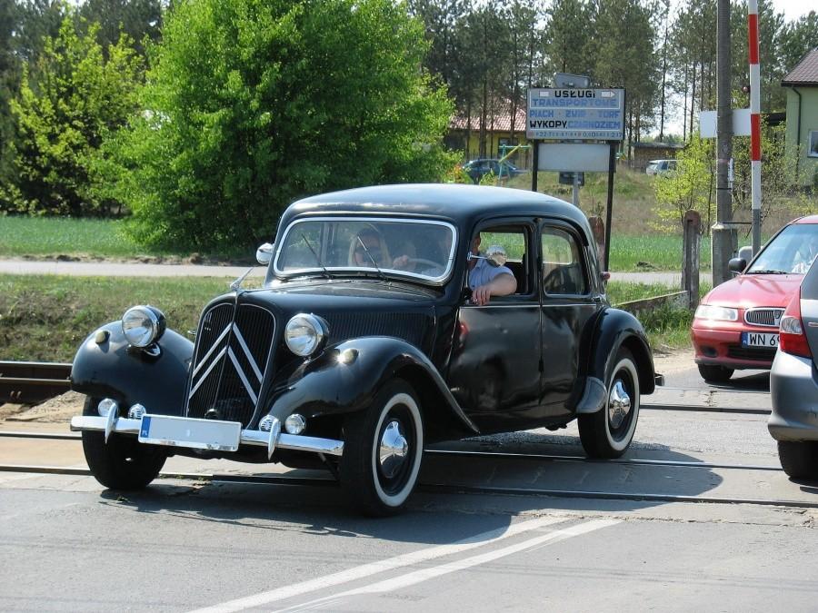 Citroen na przejeździe w Gabryelinie