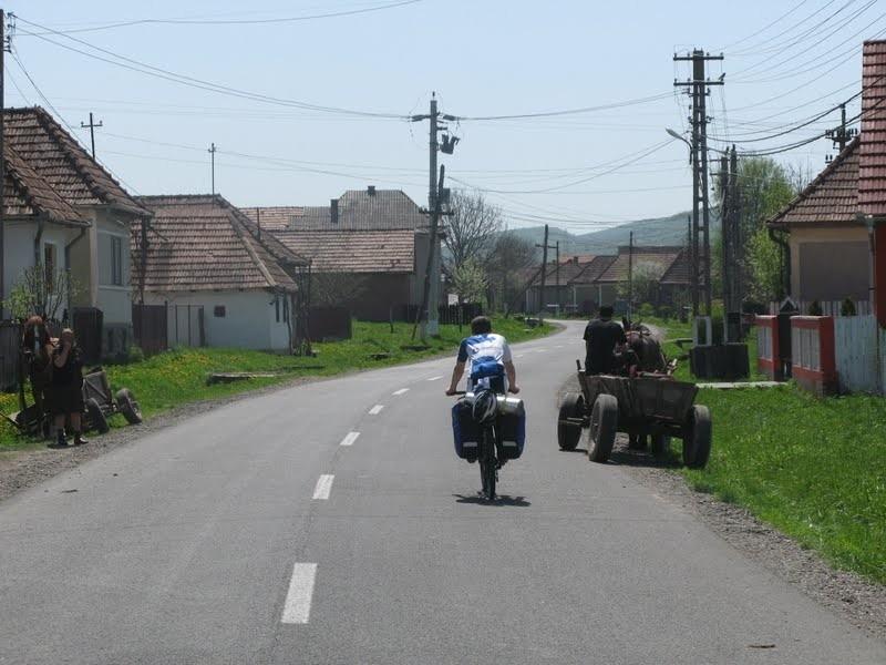 Takich zaprzęgów mijaliśmy setki.
