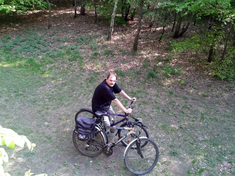 Tata na synusiowym rowerku