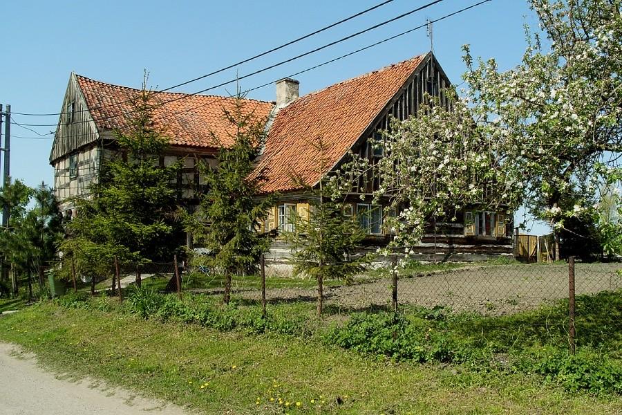 Dom podcieniowy w Jelonkach
