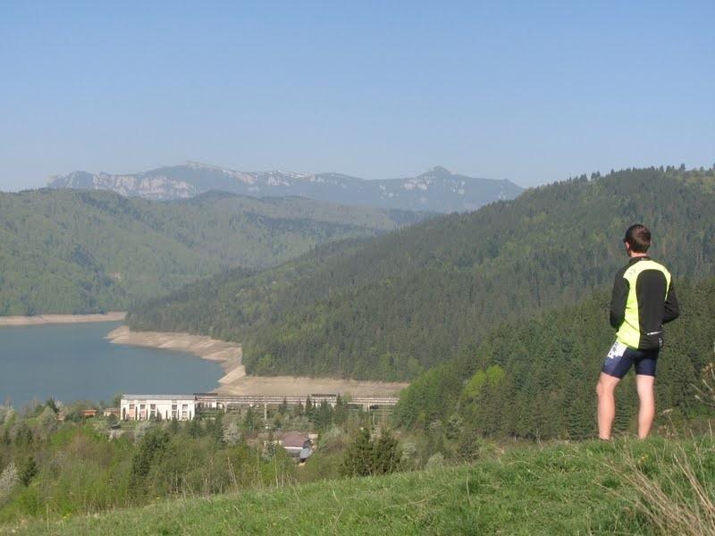 Z widokiem na jezioro.