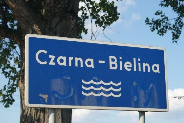 Czarna-Bielina przypływająca już przez Tomaszów