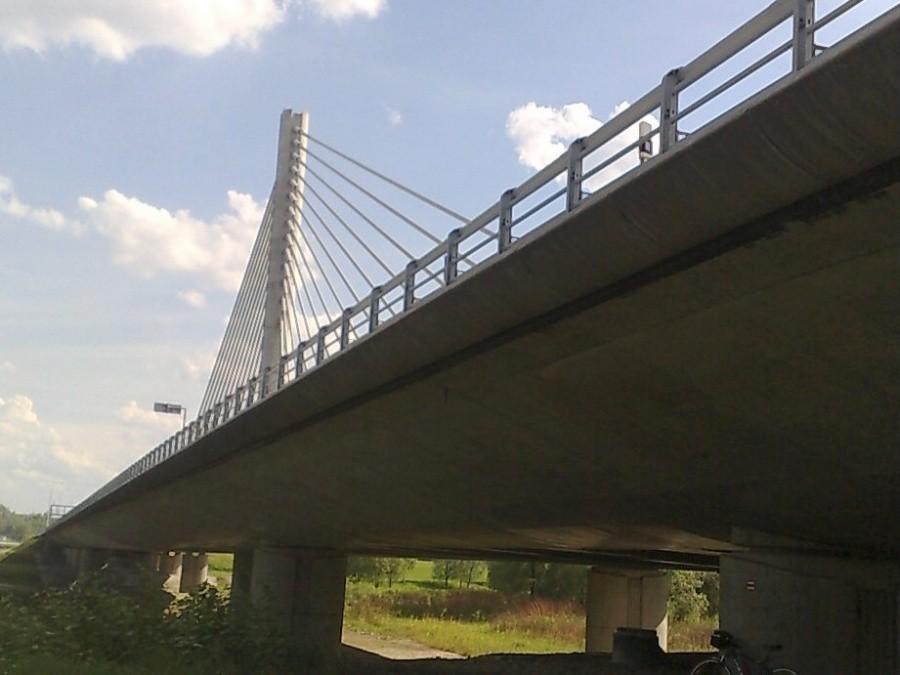 Wiadukt nad Odrą .