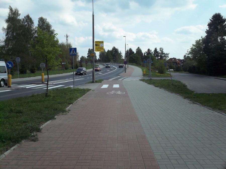 Ścieżka rowerowa w Olsztynie... dobrze że jest, nawet z kostki