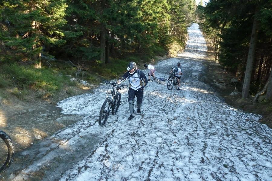 Po śniegu jest fajnie w dół, gorzej, jak trzeba było podejść kawałek do góry